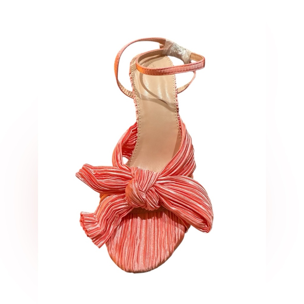 New in box elegant pink women’s bow Sandals/heels size 7.5